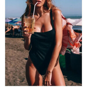 SNRKLBR Womens AUS 8 / US 4 Small One Piece Swimsuit Black Beach Vacation